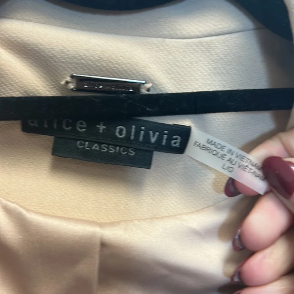 Alice + Olivia Wenona ruched blazer - Picture 5 of 7